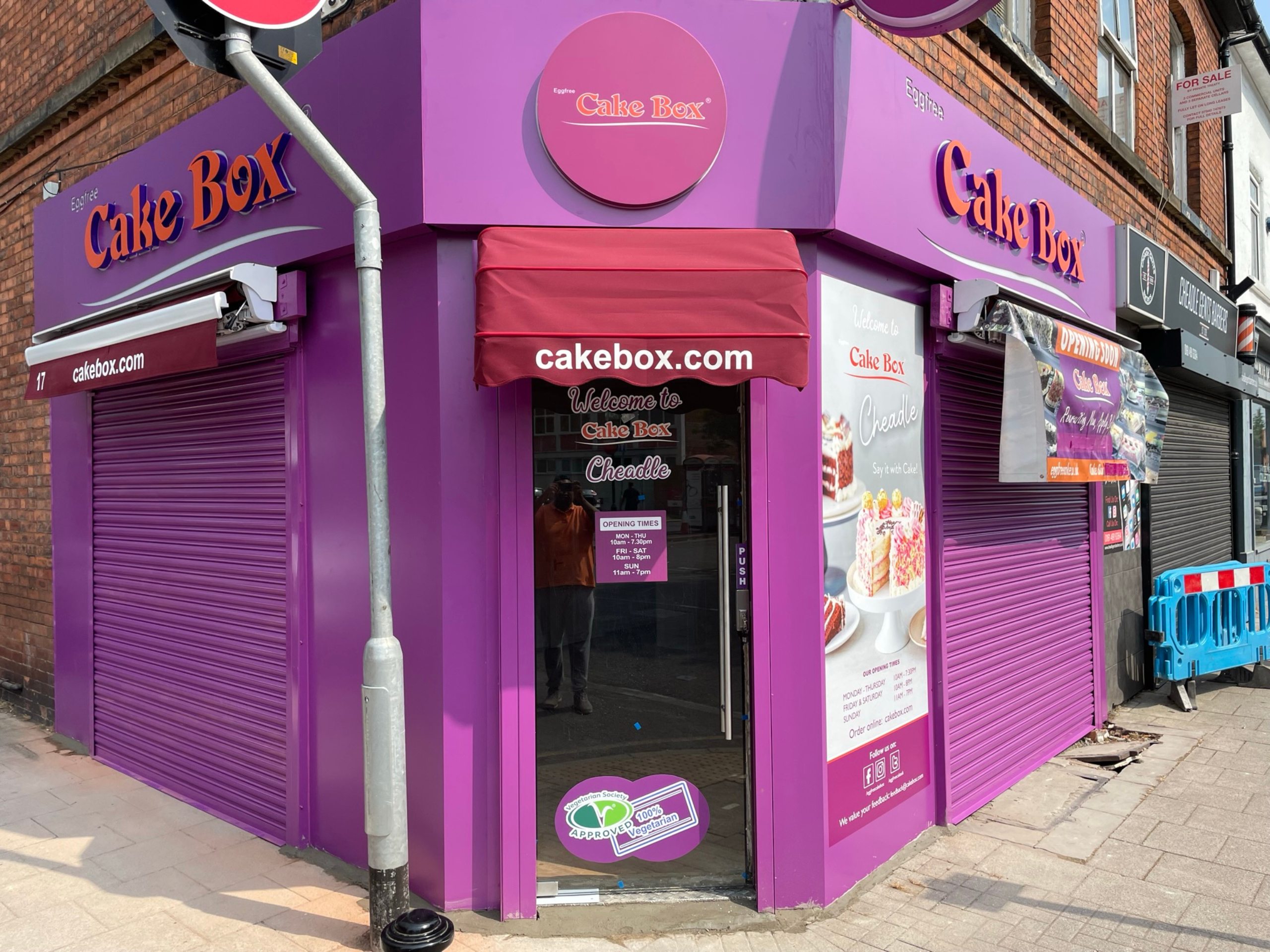 New-cake-box-shop-in-Cheadle-Manchester-15